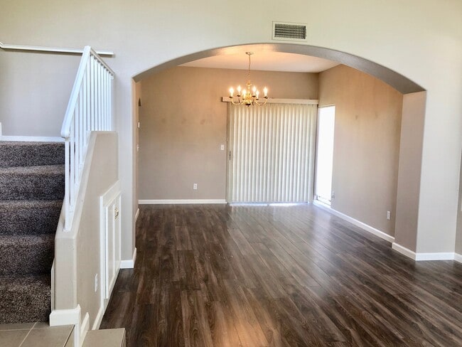 Building Photo - $2,550 Champlain & Shepherd, 4 Bedroom hom...