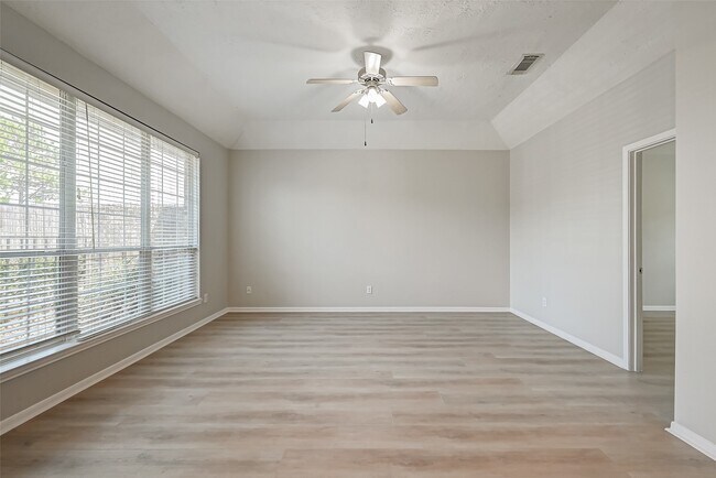 Foto del edificio - 717 Cedarwood Dr
