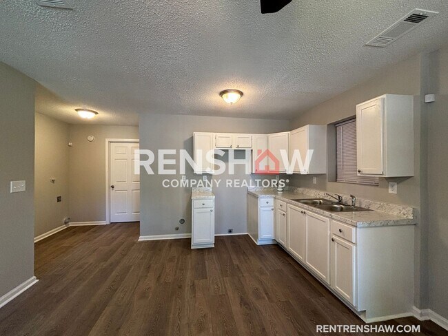 Building Photo - Text our Leasing Team at 901-820-4367 to S...