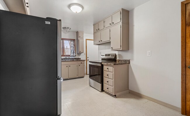 Foto del edificio - 1320 Alms Dr