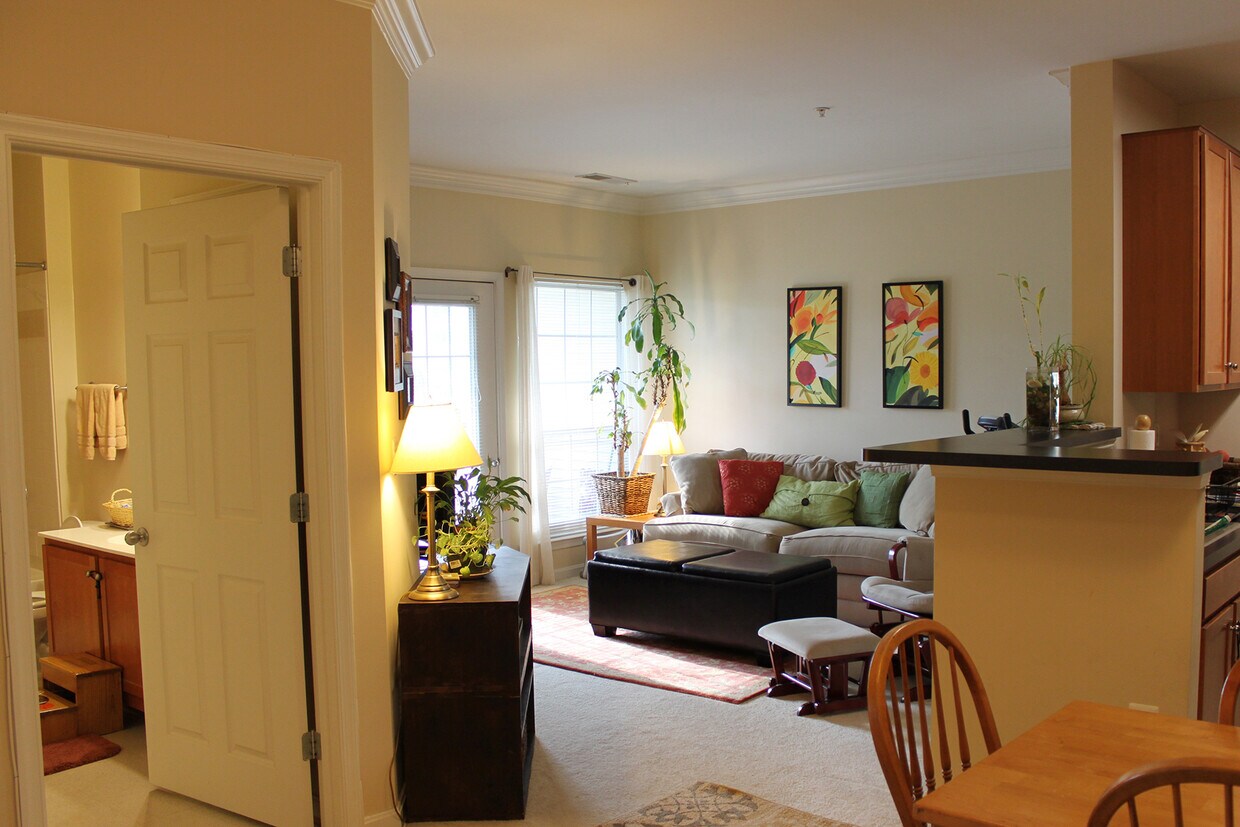 Foto principal - 4850 Eisenhower Ave