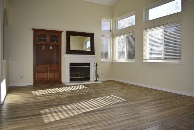 Building Photo - 8425 Zachis Way