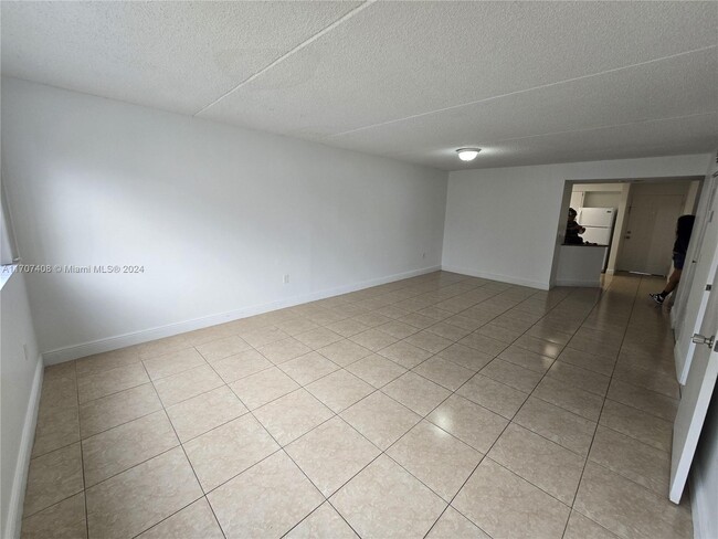 Foto del edificio - 6065 NW 186th St