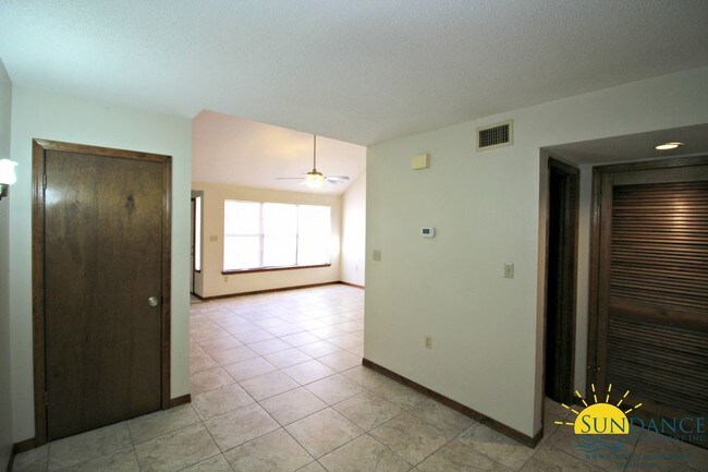 Foto del edificio - 1007 Pineview Blvd