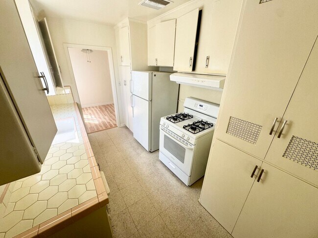 Foto del edificio - Spacious 2 bedroom, 2 bathroom