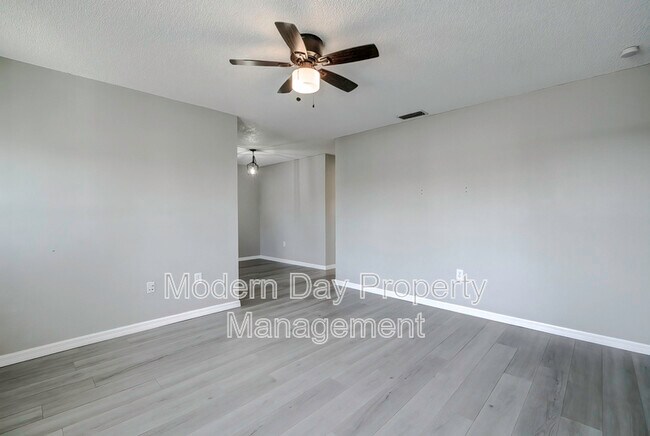 Building Photo - 6318 Providence Cir