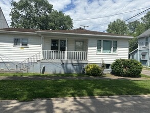 Building Photo - 338 S 8th St