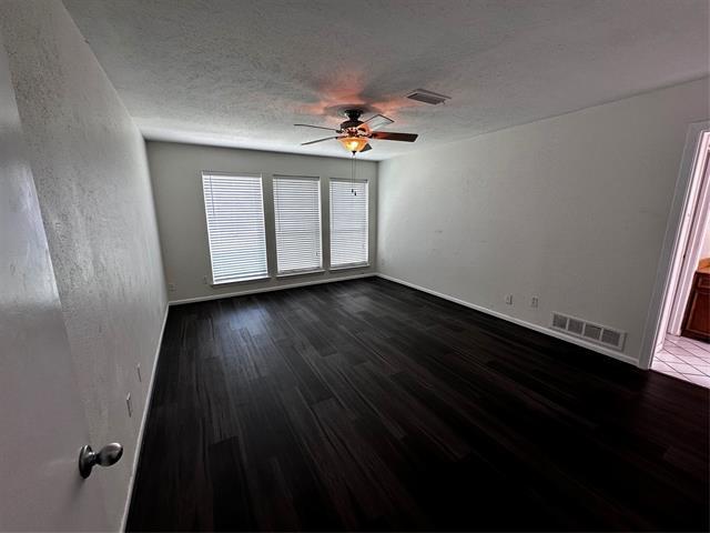 Foto del edificio - 7215 Cutter Mill Dr