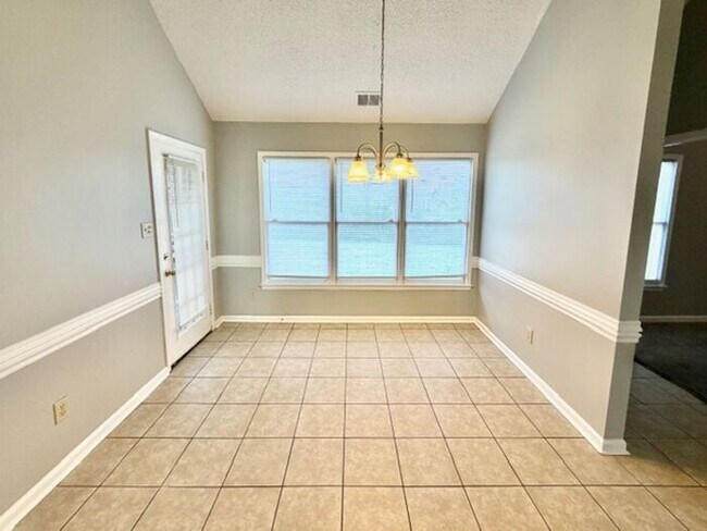 Building Photo - Cordova- 4 Bedroom 2 Bath Home-Spacious, Convenient Location