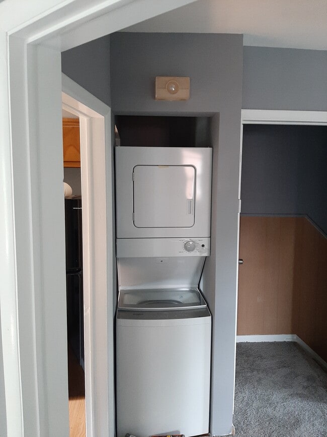 Washer Dryer - 4611 Parkwood Ave