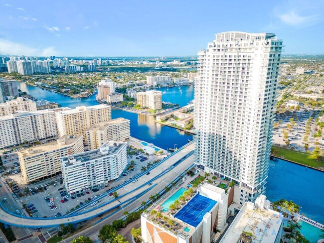 Building Photo - 4010 S Ocean Dr