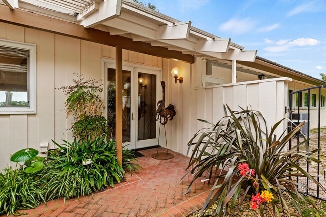 Building Photo - Stunning ocean views from this American Ri...
