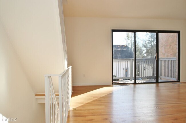 Foto del edificio - 25 Pine Hill Ave