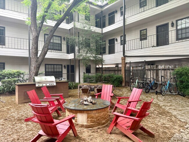 Foto del edificio - West Campus 2/2 Condo