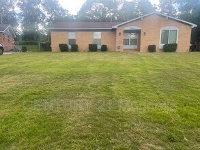 Building Photo - 3615 Goldfinch Dr