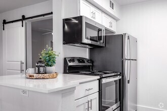 1BR, 1BA - 468SF - Kitchen - Tides on Westcreek