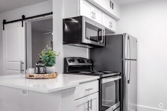 1BR, 1BA - 468SF - Kitchen - Tides on Westcreek