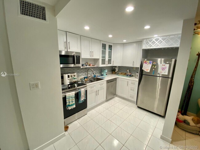 Building Photo - 251 Galen Dr