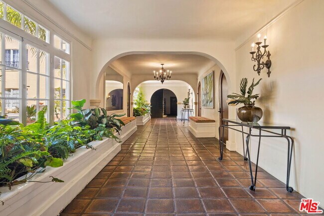 Foto del edificio - 1345 Hayworth Ave