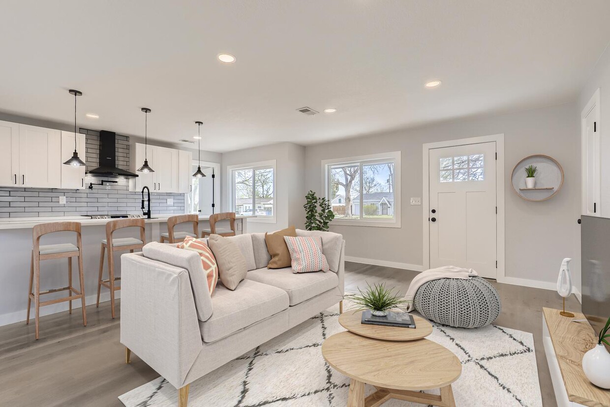 Primary Photo - Light & bright University Hills home with ...