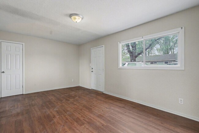 Foto del edificio - 207 N Santa Fe Ave