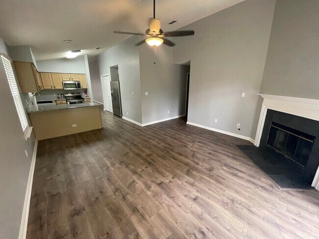 Foto del edificio - 5326 St Ives Ln