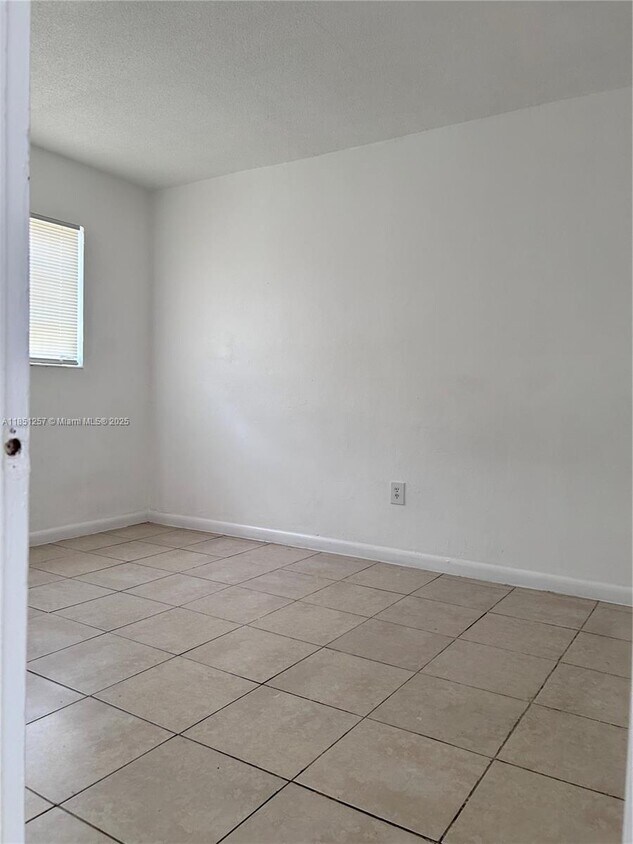 Foto del edificio - 50 NE 84th St