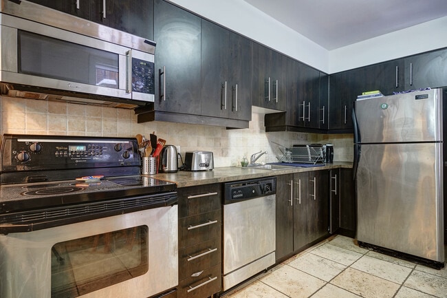 Building Photo - 4092 Rue De Bullion