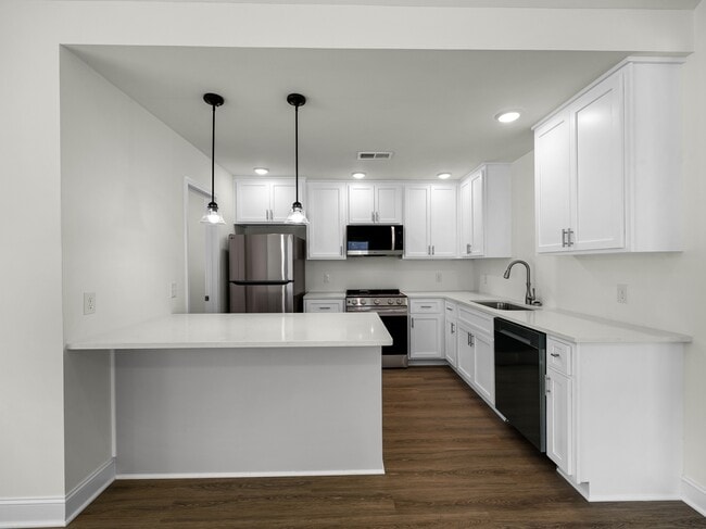 Building Photo - 307 W King St