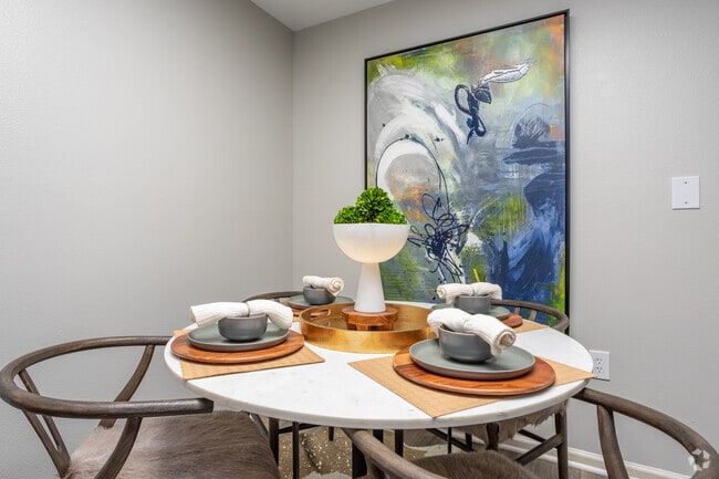 2 habitaciones, 2 baños, 1035 pies cuadrados con solárium y cocina comedor - Featherstone Village
