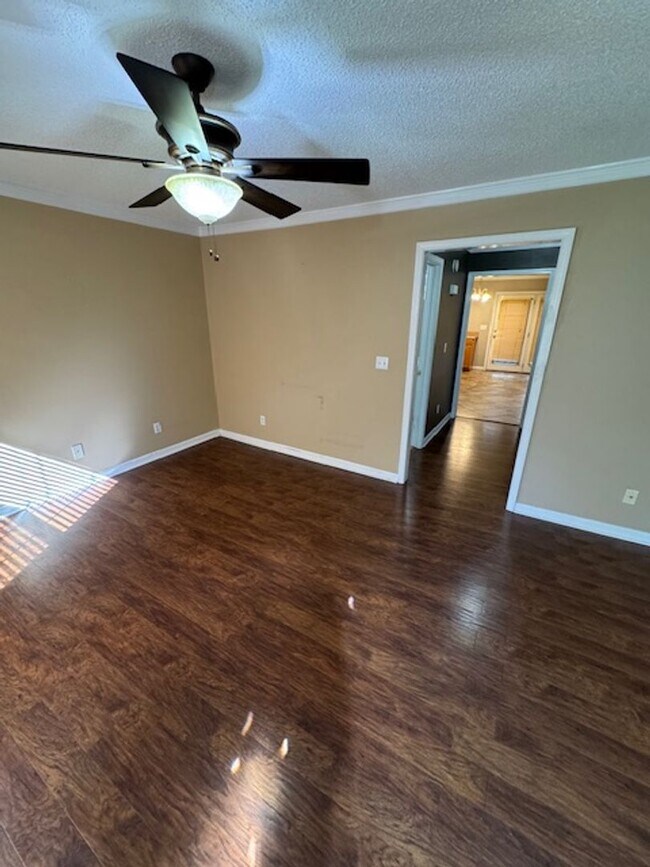 Foto del edificio - 2 Bed, 3 Bath Condo with Garage and  Flex ...