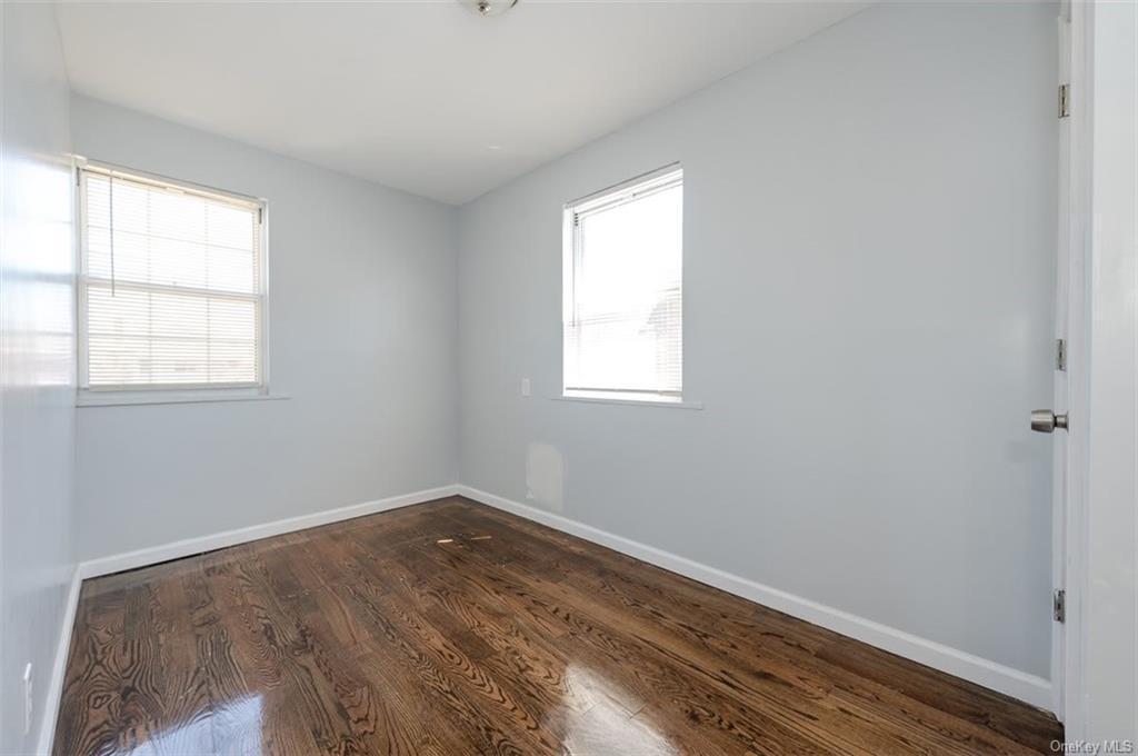 Bedroom - 2565 Laconia Ave