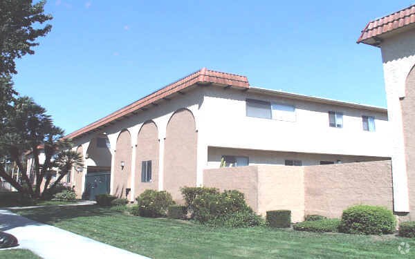 Building Photo - Forest Glen