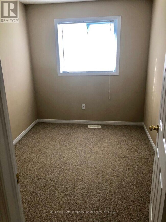 Photo du bâtiment - 780-780 Fanshawe Park Rd E