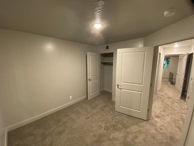 Foto del edificio - Great 2 bed 1 bath place, built in 2024