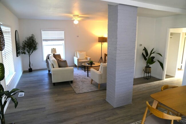 Building Photo - 2bed/1bath with a shop