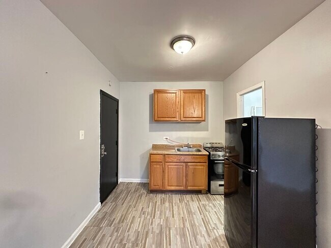 Building Photo - 5710 N Winthrop Ave