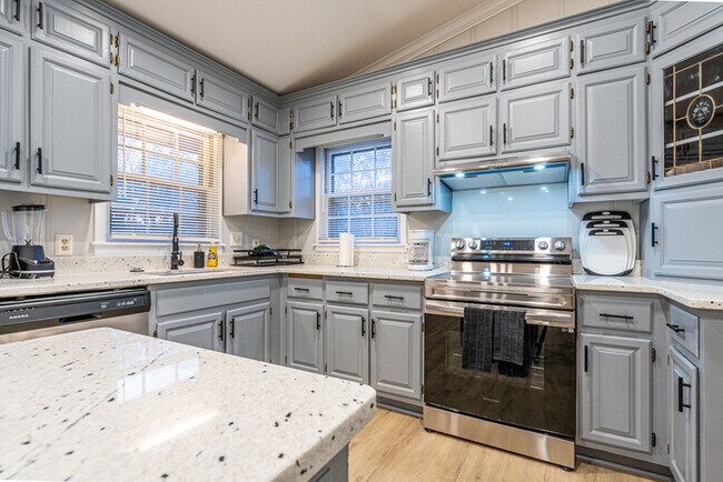 Foto del edificio - COMING SOON !!! 4/10/2026