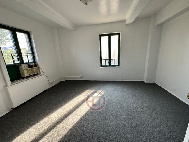 Building Photo - 2059 McGraw Ave