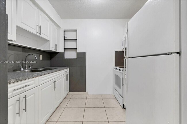 Building Photo - 670 NE 130th St