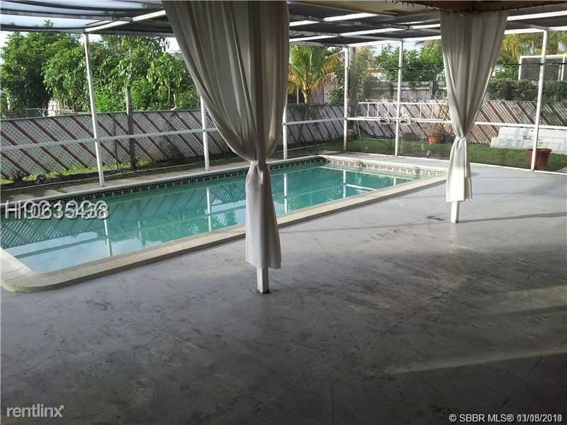 Primary Photo - 3 br, 2 bath House - 50 NE 210th St # 50A