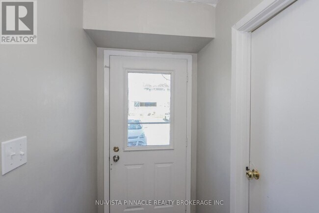 Building Photo - 14 - 595 THIRD STREET