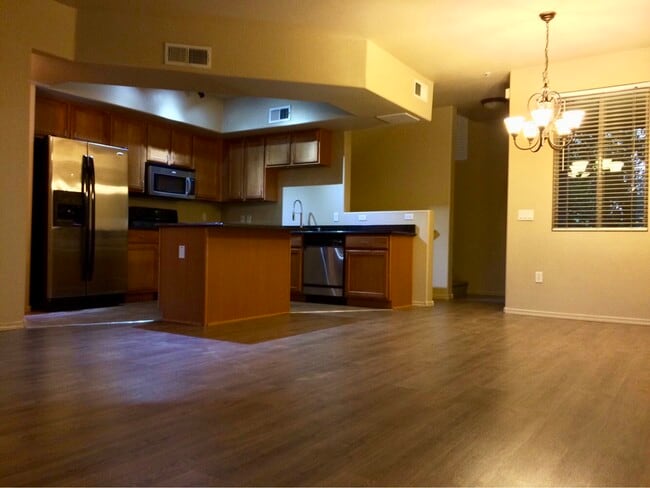 Kitchen - 280 S Evergreen Rd
