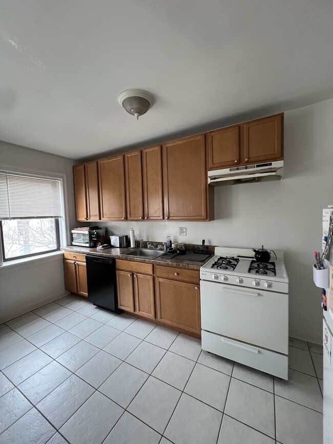 Foto del edificio - 3325 N Lakewood Ave