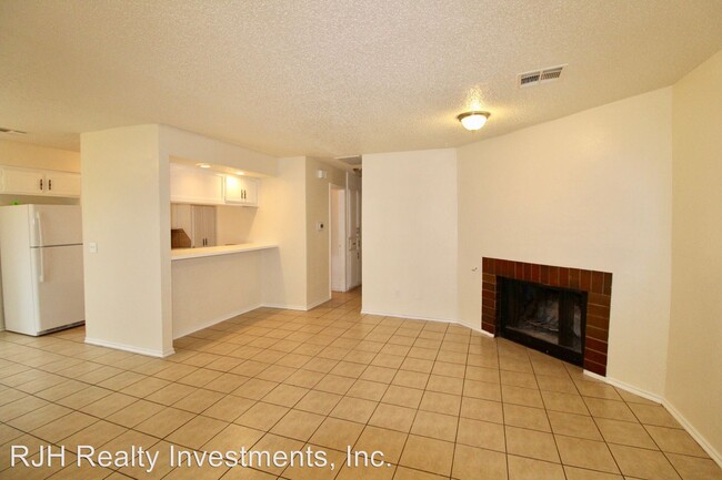 Building Photo - 905-907 Aspen Ct