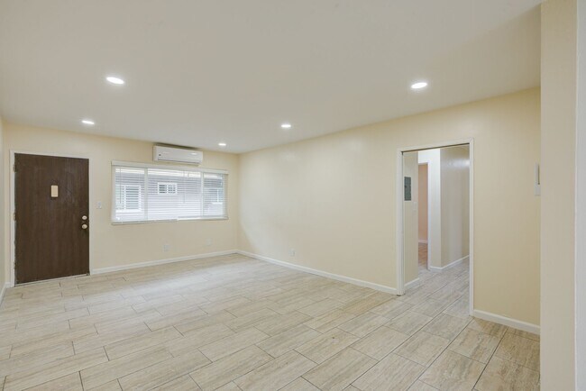 Foto del edificio - Vanowen Street Residences