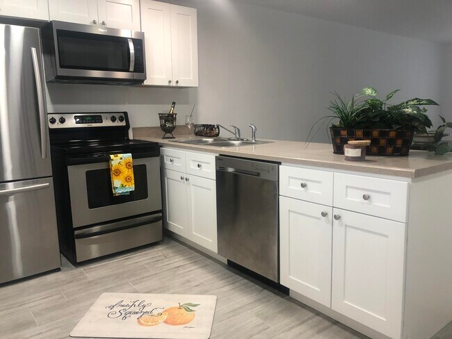 Building Photo - 2620 NE 1st Ct