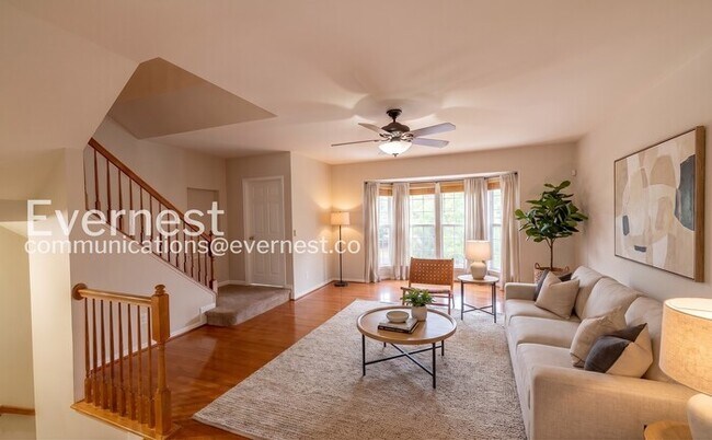 Building Photo - 3 Bed/3 Bath Townhome with Garage / Pet-Friendly / Available Soon!