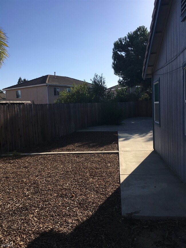 Building Photo - 3 br, 2.5 bath House - 1755 Whiting Court