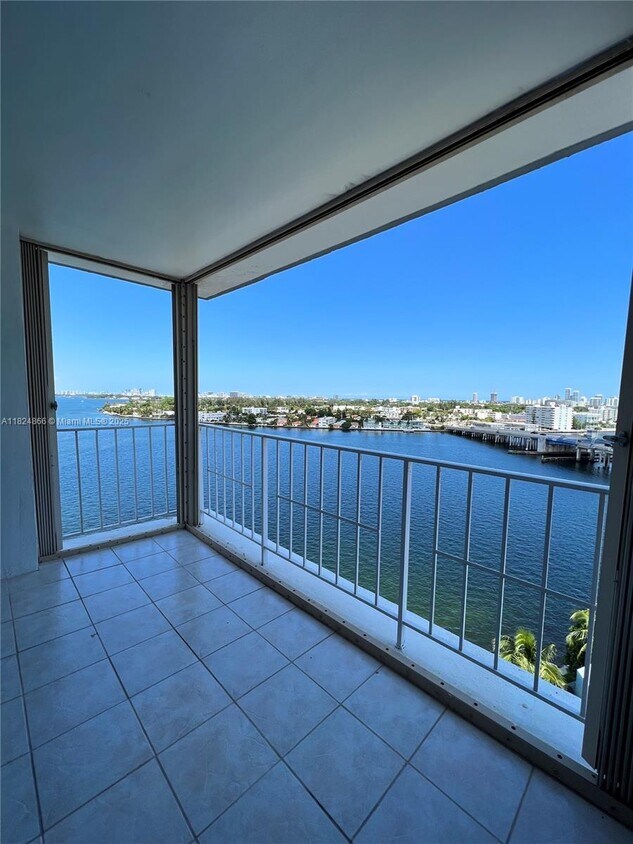 Foto principal - 1865 79th Street Causeway